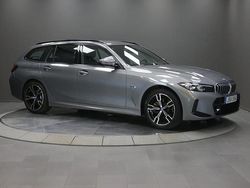 Grå Begagnad 2022 BMW 330e M Sport Kombi | 419 000 kr (Marknadspris)