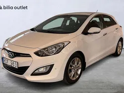 Vit Begagnad 2013 Hyundai i30 Premium Halvkombi | 104 900 kr (Marknadspris)