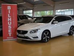Vit Begagnad 2017 Volvo V60 R-Design Momentum Kombi | 189 000 kr (Marknadspris)