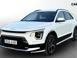 Vit Begagnad 2023 Kia Niro Advance SUV | 284 900 kr (Marknadspris)