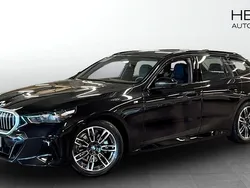 Svart (black) Begagnad 2025 BMW 520 M Sport Kombi | 564 700 kr (Lite dyr)