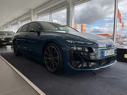 Mörkblå (blå) Ny 2025 Audi A6 e-tron Performance Kombi | 875 900 kr (Superpris)