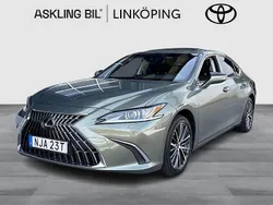 Grön Begagnad 2022 Lexus ES300H Limited Edition Sedan | 399 000 kr (Marknadspris)