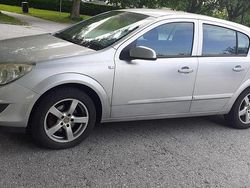 Grå Begagnad 2007 Opel Astra Halvkombi | 20 000 kr (Marknadspris)