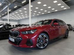 Röd Begagnad 2024 BMW 530e M Sport Kombi | 659 900 kr (Marknadspris)