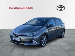 Mörkgrå Begagnad 2017 Toyota Auris Hybrid Executive Halvkombi | 179 000 kr (Marknadspris)