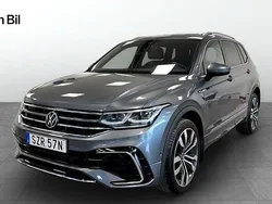 Grå Begagnad 2021 VW Tiguan R-line SUV | 369 900 kr (Dyr)
