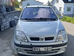 Grå Begagnad 2001 Renault Scénic Minibuss | 12 000 kr (Marknadspris)
