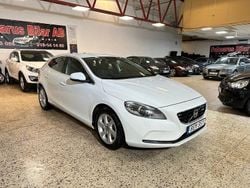 Vit Begagnad 2015 Volvo V40 Momentum Kombi | 115 900 kr (Marknadspris)