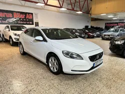 Vit Begagnad 2015 Volvo V40 Momentum Kombi | 115 900 kr (Marknadspris)