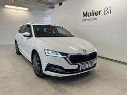 Vit (candy white) Begagnad 2023 Skoda Octavia Kombi | 299 900 kr (Marknadspris)