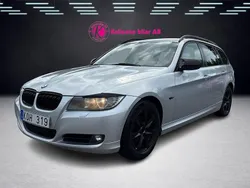 Ljusgrå Begagnad 2009 BMW 318 Comfort Edition Kombi | 44 900 kr (Marknadspris)