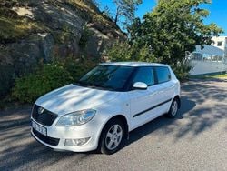 Vit Begagnad 2010 Skoda Fabia Ambiente Halvkombi | 42 500 kr (Marknadspris)
