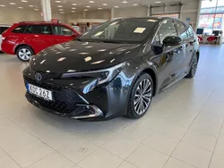 Svart Begagnad 2023 Toyota Corolla Style Kombi | 279 900 kr (Marknadspris)
