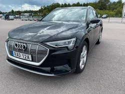 Svart (mytsvart metallic) Begagnad 2023 Audi e-tron Proline SUV | 425 000 kr (Marknadspris)