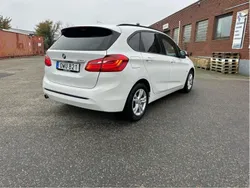 Vit Begagnad 2017 BMW 218 Active Tourer Sport Line Minibuss | 60 000 kr