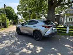 Grå Begagnad 2024 Lexus NX450h+ Executive Line SUV | 585 000 kr (Bra pris)