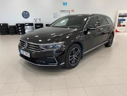 Brun Begagnad 2020 VW Passat GTE Kombi | 269 900 kr (Marknadspris)