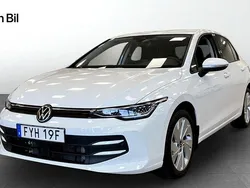 Vit Begagnad 2024 VW Golf VIII Life Kombi | 309 900 kr (Lite dyr)