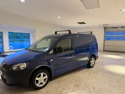 Mörkblå (blå) Begagnad 2013 VW Caddy Maxi Minibuss | 59 900 kr (Superpris)