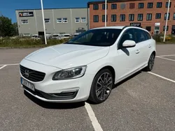 Vit Begagnad 2014 Volvo V60 Momentum Kombi | 99 900 kr (Lite dyr)