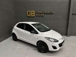 Vit Begagnad 2014 Mazda 2 Halvkombi | 54 800 kr (Marknadspris)