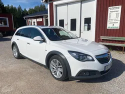 Vit Begagnad 2016 Opel Insignia Country Tourer Business Kombi | 143 500 kr (Marknadspris)