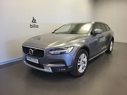 Grå Begagnad 2018 Volvo V90 CC SE Kombi | 299 500 kr (Marknadspris)