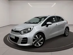 Grå Begagnad 2015 Kia Rio Halvkombi | 119 900 kr (Lite dyr)