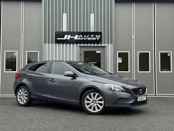 Grå Begagnad 2014 Volvo V40 Momentum Kombi | 117 900 kr (Marknadspris)