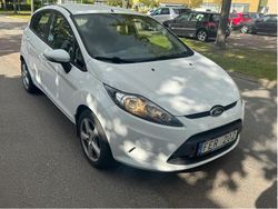 Vit Begagnad 2011 Ford Fiesta Trend Halvkombi | 29 900 kr (Marknadspris)
