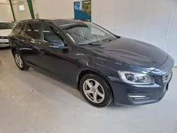 Grå Begagnad 2018 Volvo V60 Standard Kombi | 129 900 kr (Marknadspris)