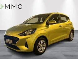 Gul Ny 2024 Hyundai i10 Essential Halvkombi | 196 400 kr (Marknadspris)