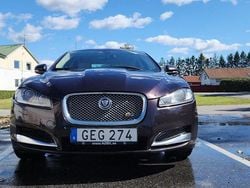 Röd Begagnad 2015 Jaguar XF Sedan | 169 000 kr (Lite dyr)