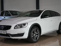 Vit Begagnad 2017 Volvo V60 CC Standard Kombi | 224 500 kr (Marknadspris)