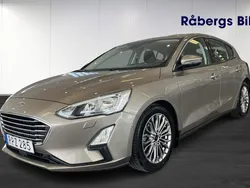 Grå Begagnad 2018 Ford Focus Titanium Halvkombi | 184 800 kr (Dyr)