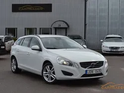 Vit Begagnad 2013 Volvo V60 Momentum Kombi | 84 900 kr (Marknadspris)