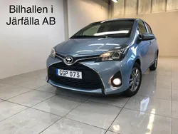 Ljusblå Begagnad 2015 Toyota Yaris Multidrive S Halvkombi | 129 900 kr (Marknadspris)