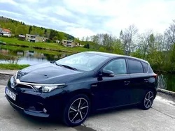 Svart Begagnad 2017 Toyota Auris Hybrid Comfort Halvkombi | 160 000 kr (Marknadspris)