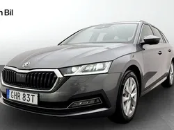 Grå (graphite grey metallic) Begagnad 2023 Skoda Octavia Style Kombi | 304 900 kr (Marknadspris)