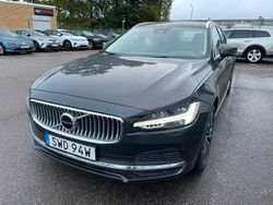 Grå (platinumgrå metallic) Begagnad 2023 Volvo V90 Core Kombi | 429 000 kr (Marknadspris)