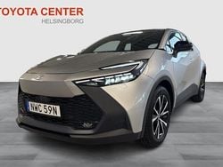 Silver Ny 2025 Toyota C-HR+ Style SUV | 435 300 kr (Marknadspris)