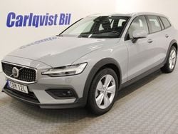 Vapour grey metallic Begagnad 2024 Volvo V60 CC Core Kombi | 439 000 kr (Lite dyr)