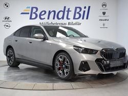 Svart (safirsvart metallic) Ny 2024 BMW i5 M Sport Sedan | 799 500 kr (Marknadspris)