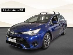 Mörkblå Begagnad 2017 Toyota Avensis Active Kombi | 134 900 kr (Marknadspris)