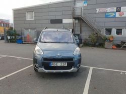 Mörkgrå (grå) Begagnad 2013 Peugeot Partner Tepee Minibuss | 59 900 kr