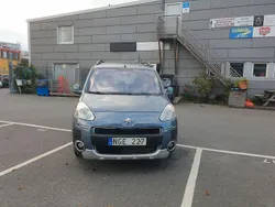 Mörkgrå (grå) Begagnad 2013 Peugeot Partner Tepee Minibuss | 59 900 kr