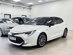 Vit Begagnad 2019 Toyota Corolla Hybrid Executive Halvkombi | 224 900 kr (Marknadspris)