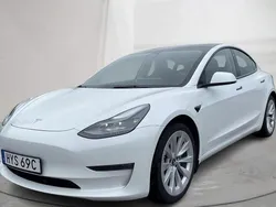 Vit Begagnad 2021 Tesla Model 3 Sedan | 260 000 kr (Bra pris)