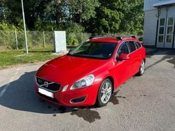 Röd Begagnad 2012 Volvo V60 Summum Kombi | 98 000 kr (Superpris)